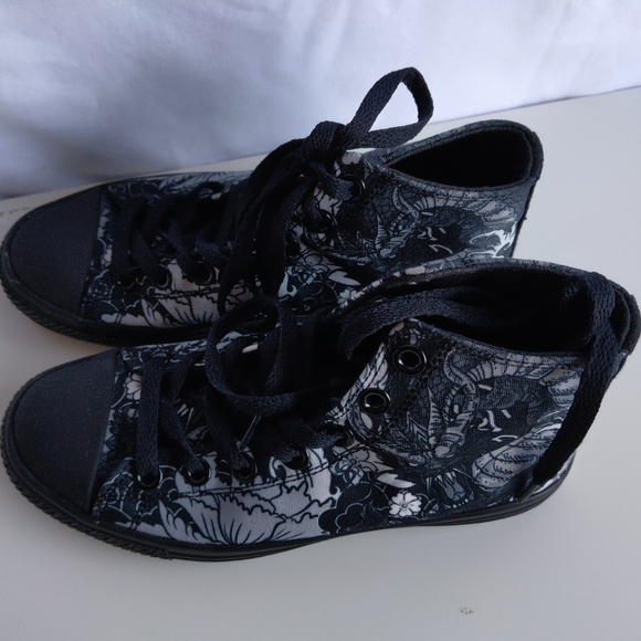 Boot - Picture 2 of 5